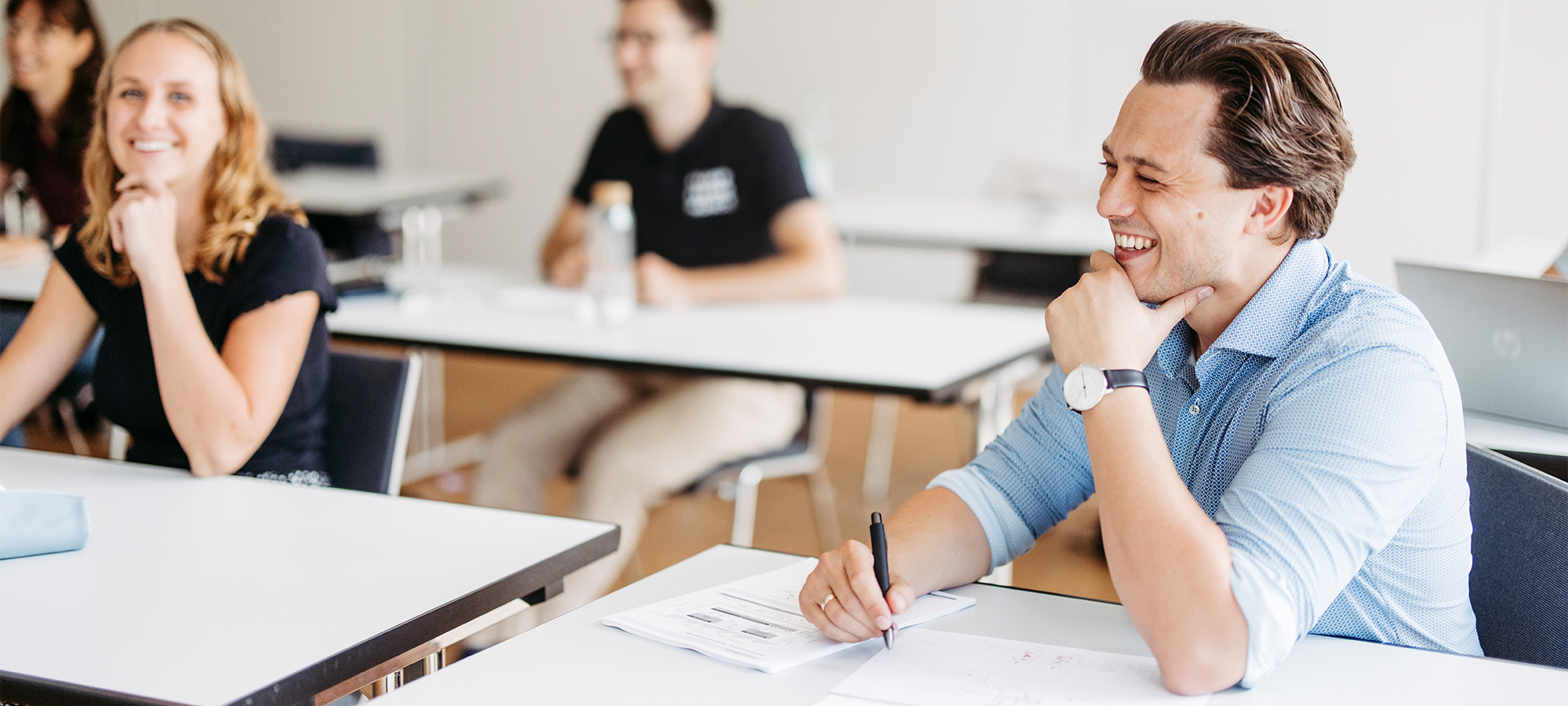 Studenten haben Spaß während der Vorlesung